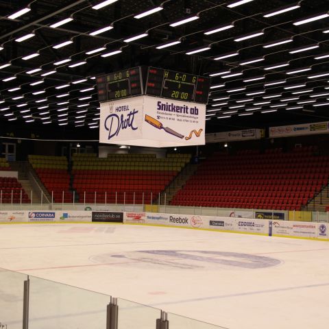 Stibo Complete - Reklametryk på tagkuppel i hockeyarena
