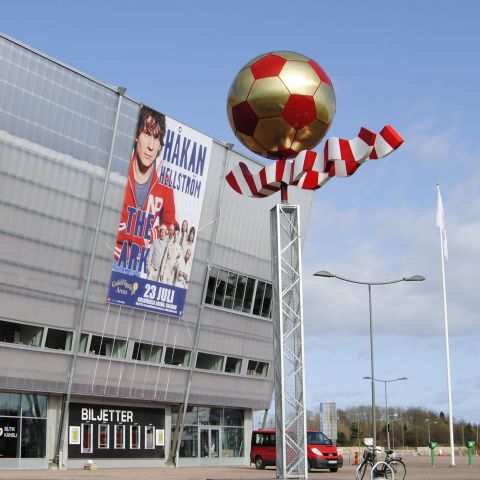 Stibo Complete - Banner med Håkan Hellström på facade i Kalmar!
